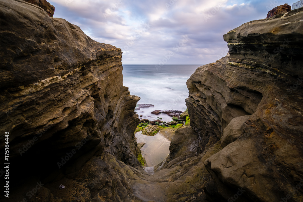 Pathway through the cliffs towards the ocean