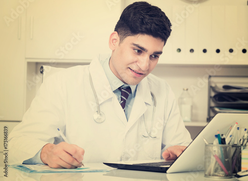 Medical worker is doing report about patients