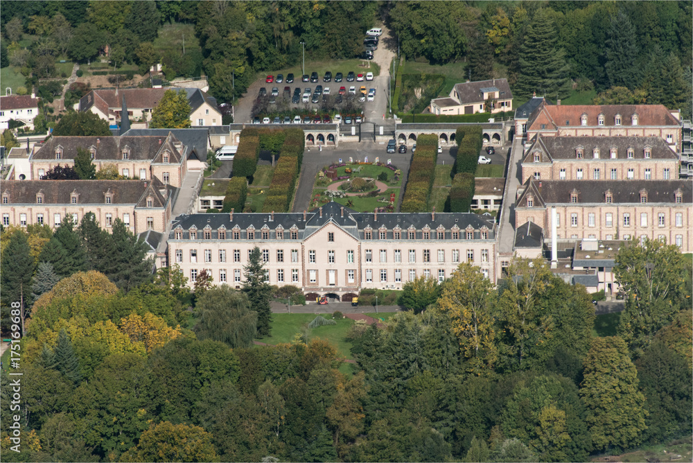 Photo aérienne de l'établissement hospitalier Fondation d'Aligre en Eure-et-Loir en France