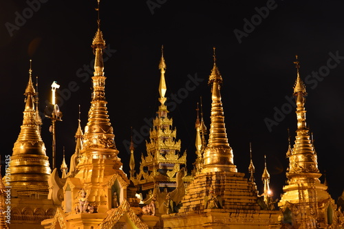 Die goldene Shwedagon Pagode in Yangon/Myanmar