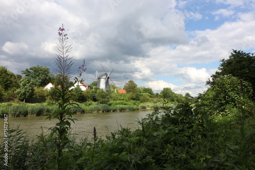 Windmühle am Fluss