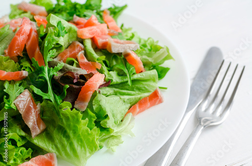 Leaf vegetable salad with smoked salmon