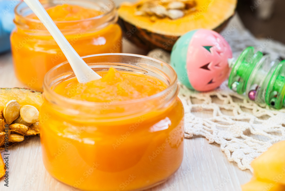 Organic pumpkin puree. Dietary dish. Baby food. Organic pumpkin puree. Dietary dish. Baby food.