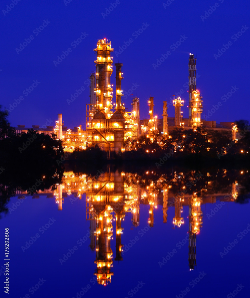 Fototapeta premium Reflection of petrochemical industry 4