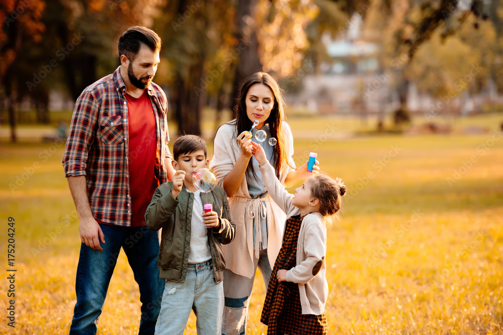 Fototapeta premium Family with children blowing bubbles