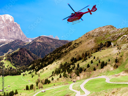 Volo di eleicottero sulle dolomiti