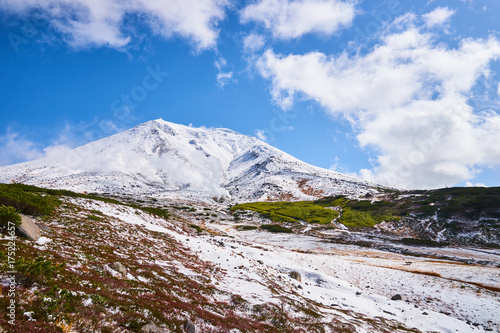 初冠雪後の旭岳 © yuji_to