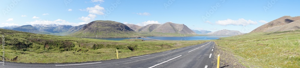 Fototapeta premium Landschaft auf der Snaefellsnes Halbinsel im Westen Islands 