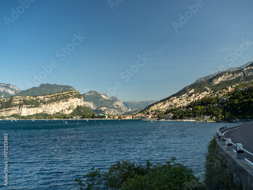 Fototapeta Naklejka Na Ścianę i Meble -  Beautiful peaceful lake Garda, Italy. Autumn, blue sky and bright sun.