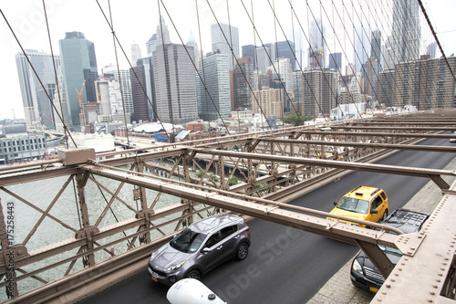 New York, Lower Manhattan skyline as seen from the Brooklyn Bridge © Alessandro Lai