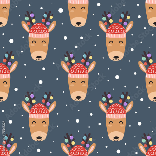 Cute deer heads seamless pattern. Christmas background. Vector illustration
