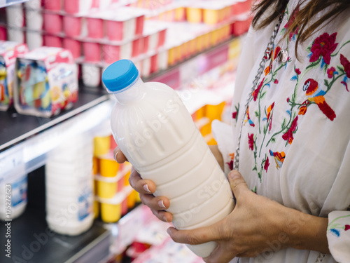 woman who buys milk at the super market
