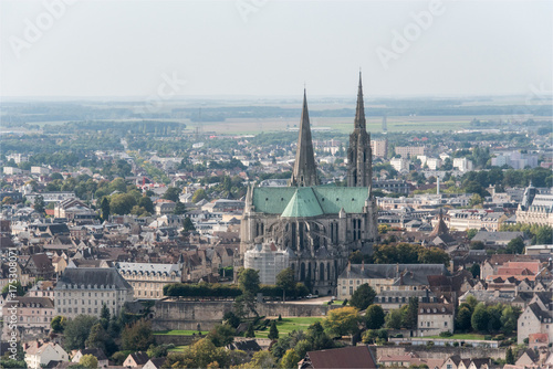 Vue aérienne de la cathédrale de Chartres en France photo
