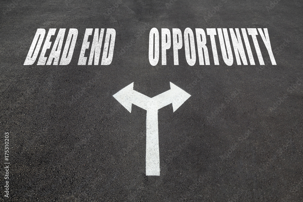 Fototapeta premium Dead end or opportunity choice concept