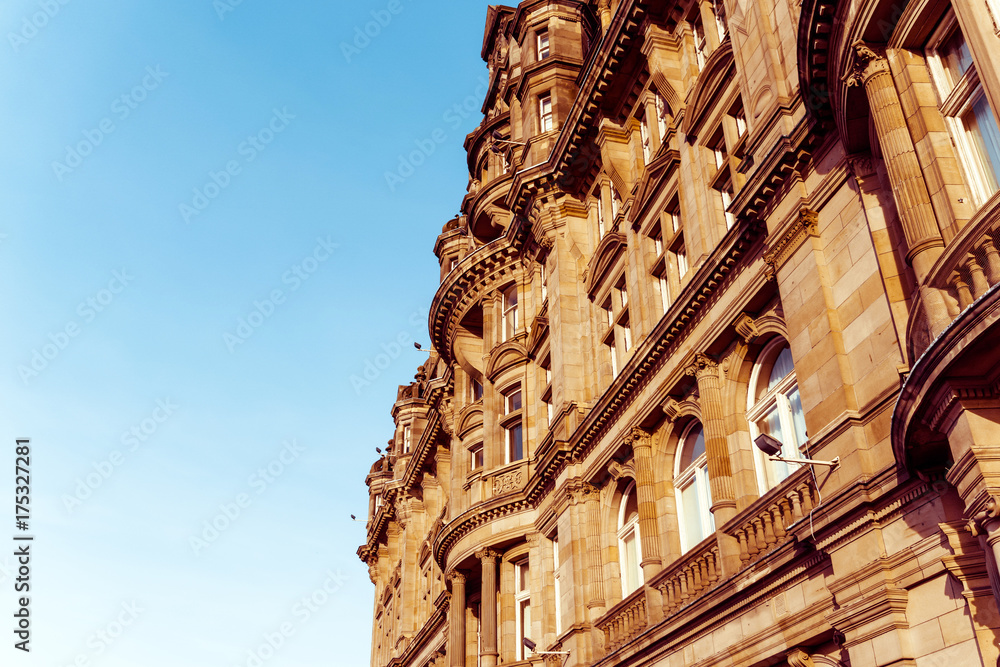 Obraz premium antique city building in Edinburgh, Scotland