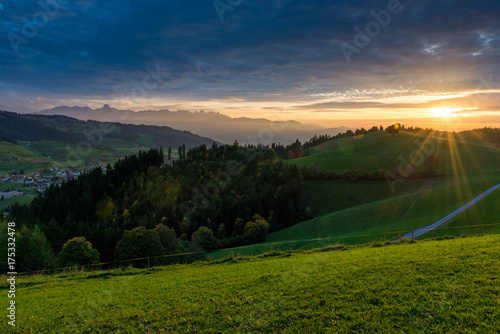 Sonnenuntergangsstimmung   ber dem Emmental und den Voralpen  Aebersold  Schweiz