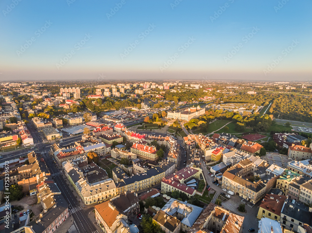 Lublin krajobraz z lotu ptaka z widocznym zamkiem, starym miastem oraz zabudowaniami Kalinowszczyzny.
