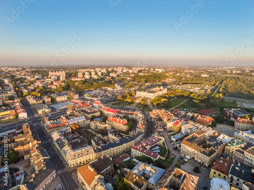 Lublin krajobraz z lotu ptaka z widocznym zamkiem, starym miastem oraz zabudowaniami Kalinowszczyzny. © art08