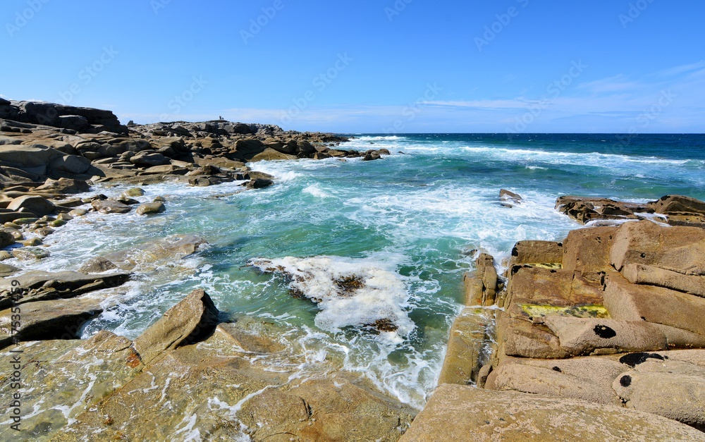 Belles vagues sur l'île Grande en Bretagne