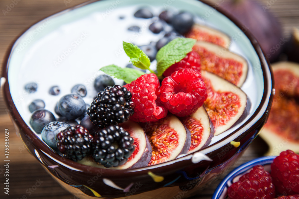Delicious blueberry and fig yoghurt Delicious blueberry and fig yoghurt