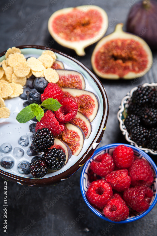 Delicious blueberry and fig yoghurt Delicious blueberry and fig yoghurt