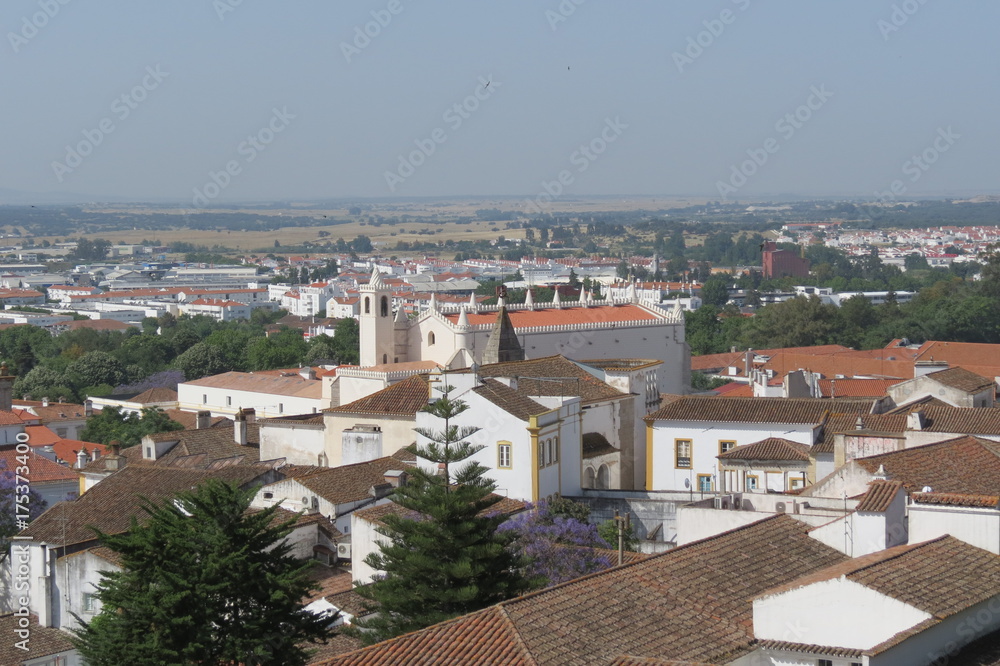 Portugal - Evora - Vue sur la ville, l'église Sao Francisco et la chapelle des Os
