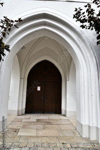 giengen an der brenz, kirche, stadtkirche, stadt, portal, gotik, alt, historisch, geschichte, europa, sakralbau, bauwerk, architektur, alt, historisch, bogen, europa, reisen, eingang, tür, christentum