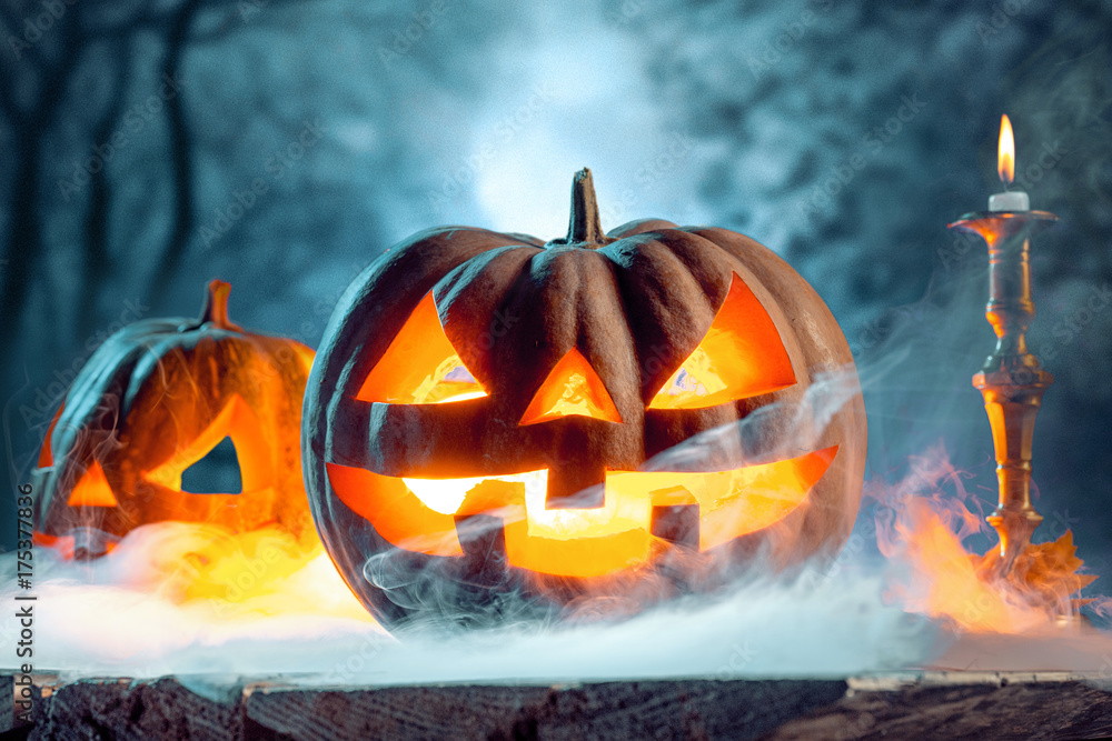 Obraz premium Halloween pumpkins on blue background