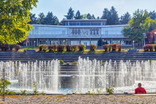Obraz na płótnie Great fountain in front of the Museum of Yugoslavia in Belgrade, HDR image. w salonie
