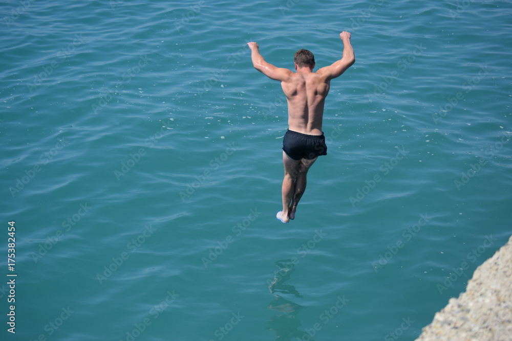 Прыжок в море Leap into the sea Прыжок в море Leap into the sea