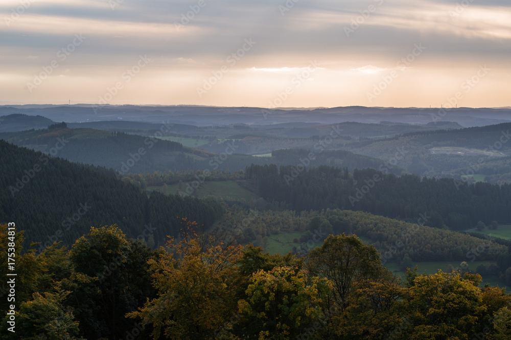 Naklejka premium Panorama des Siegerlandes von der Ginsberger Heide am Giller
