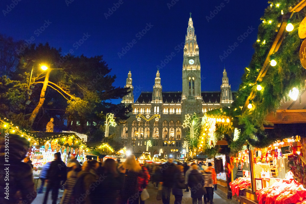 Fototapeta premium Christmas market in Vienna