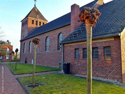 Pfarrkirche Hl. Hermann-Josef, Linnich-Floßdorf