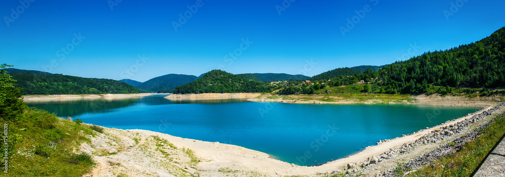 Naklejka premium Lake Zaovine in Serbia