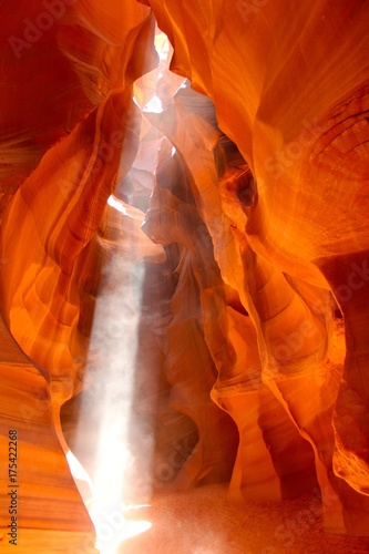 Antelope Canyon sun beam 