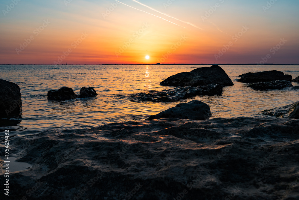 Naklejka premium Sunrise on sea