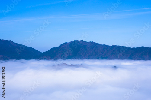 竹田城跡の雲海 © 摩訶不思議