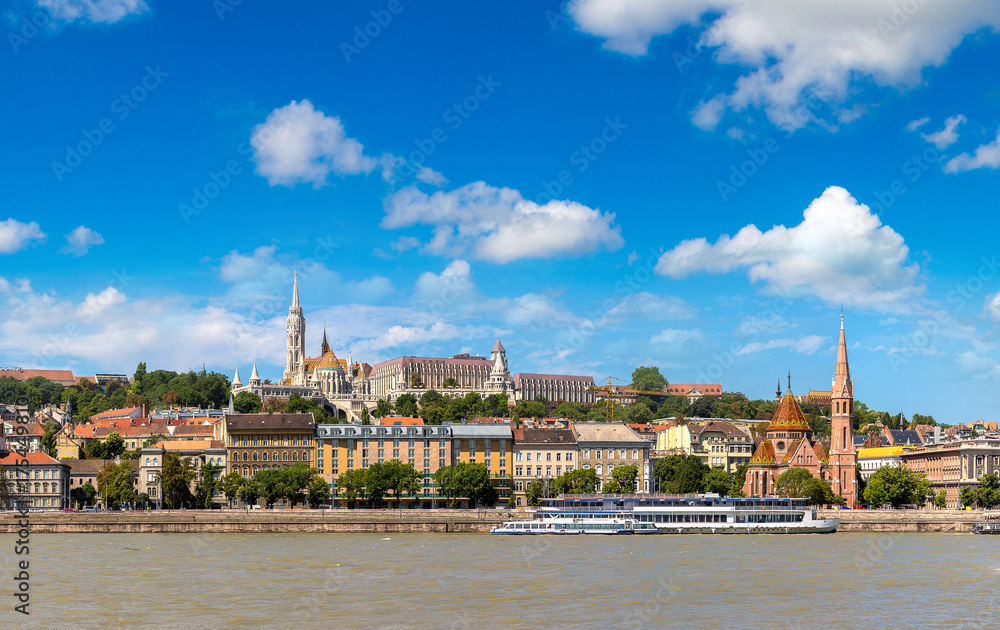 Obraz premium Budapest and river Danube