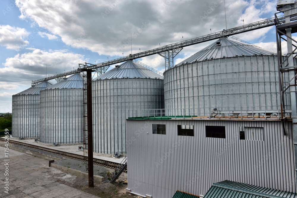 Building Exterior, Storage and drying of grains, wheat, corn, soy, sunflower Building Exterior, Storage and drying of grains, wheat, corn, soy, sunflower