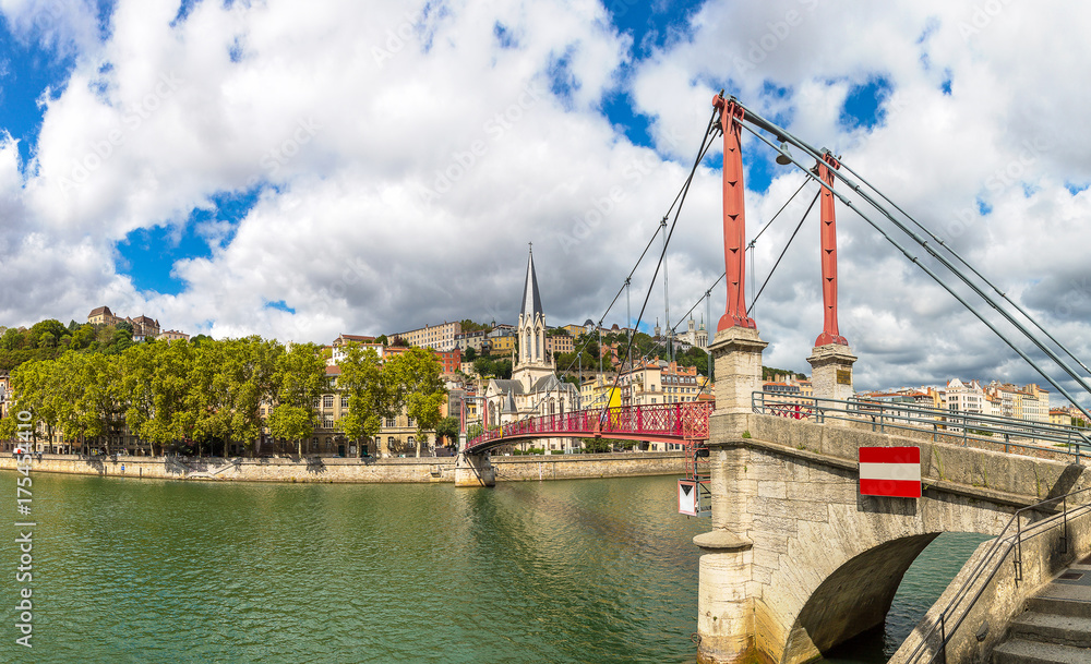 Obraz premium Footbridge in Lyon, France