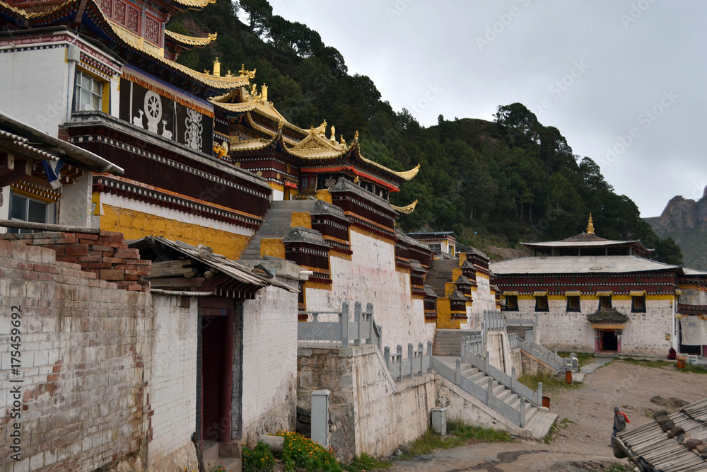 Obraz premium Closer to the main temple in Serti Gompa in Langmusi that's been being developed