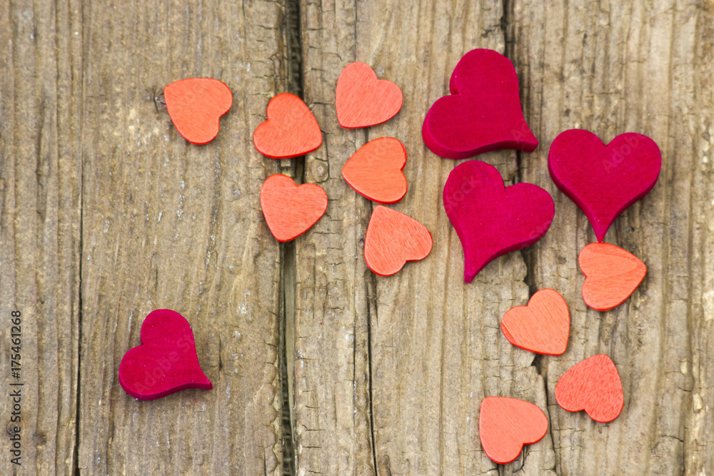 Fototapeta premium red hearts on wooden background