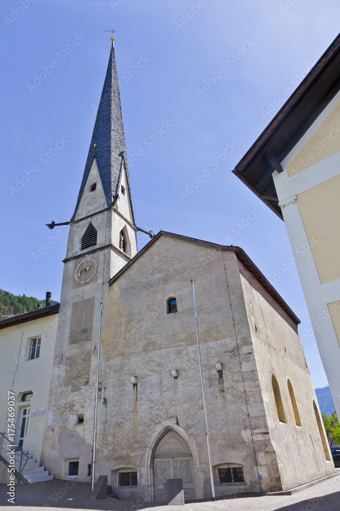 Südtirol- Impressionen, Schlanders im Vinschgau, Kirche zur Heiligen Dreifaltigkeit