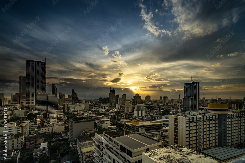 Fototapeta premium zachód słońca pejzaż z chmurą długo ekspozycji