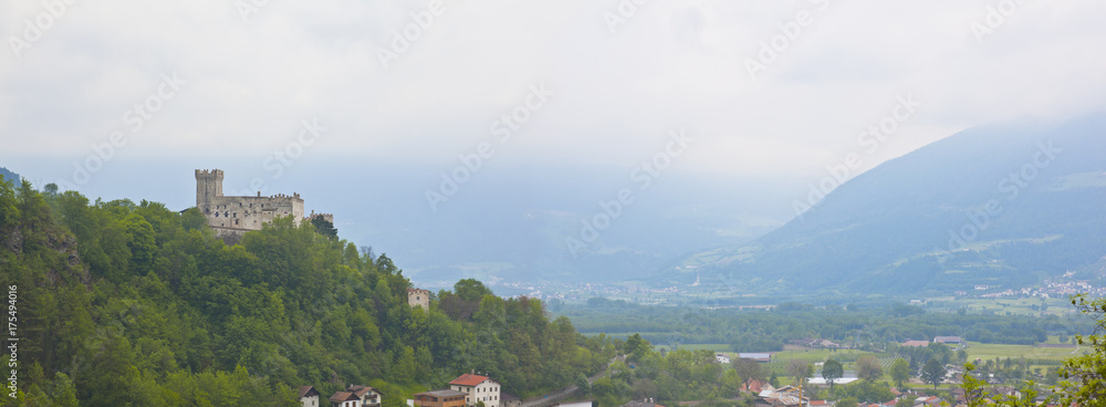 Fototapeta premium Südtirol- Impressionen, Schloss Churburg im Vinschgau