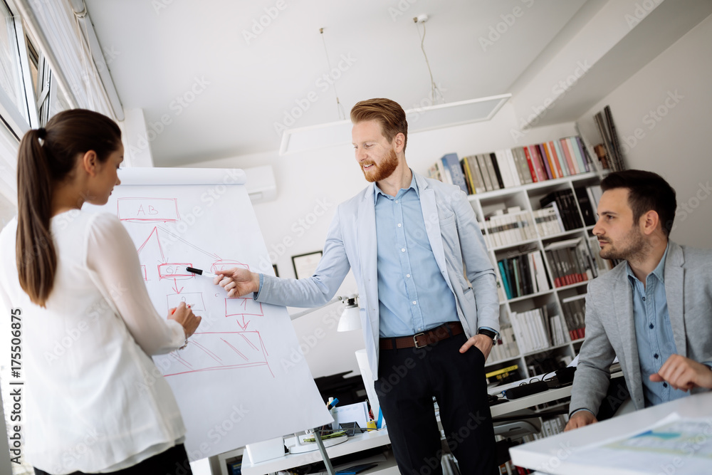 Obraz premium Presentation and collaboration by business people