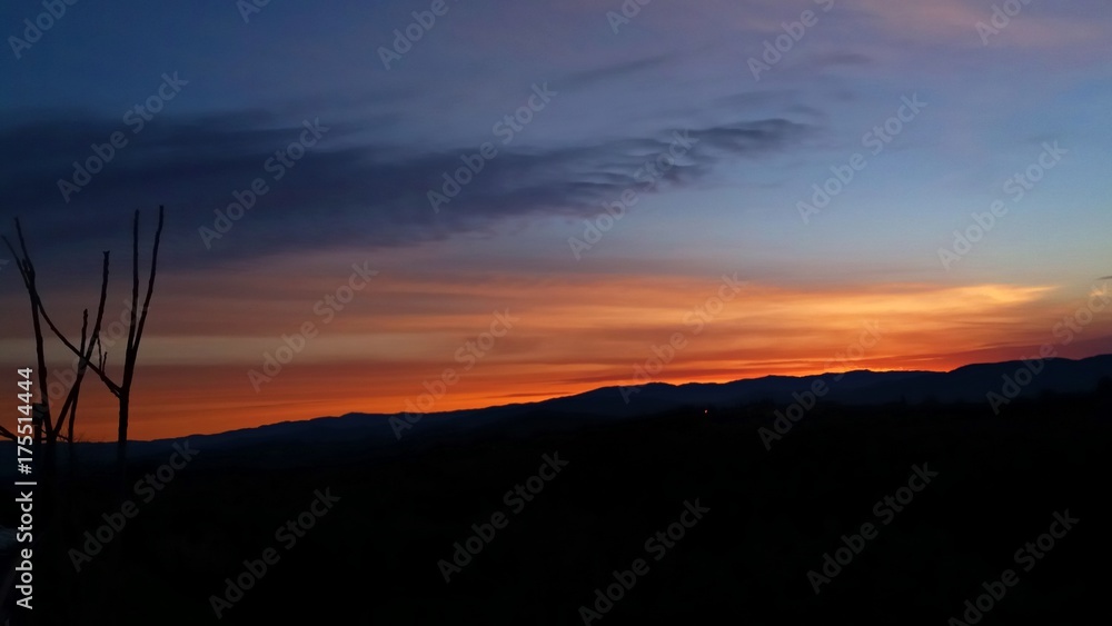 Panorama di un'alba nel Chianti fiorentino in Toscana