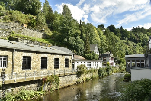 La Roer ,en amont du centre historique de Monschau dans le massif de l'Eifel en Allemagne 