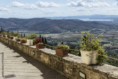 Εκτύπωση καμβά View toward Lake Trasimeno from top of  Medici Fortress, Cortona, Italy