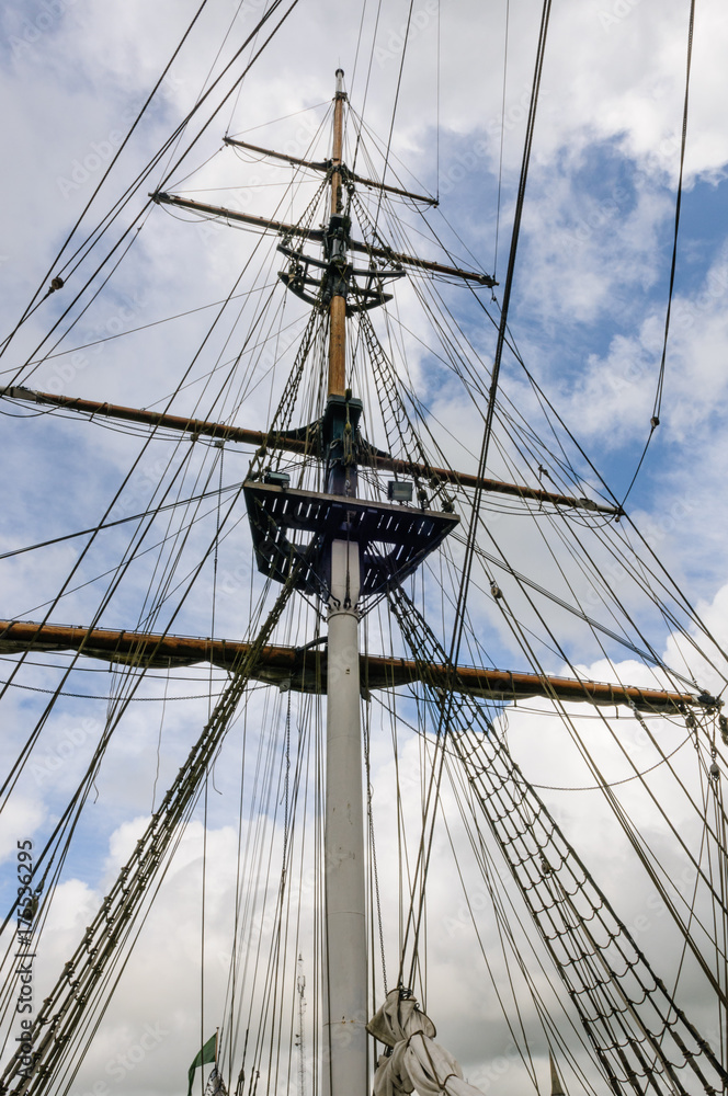 Mast of the Dunbrody Famine Ship, New Ross, County Wexford Mast of the Dunbrody Famine Ship, New Ross, County Wexford
